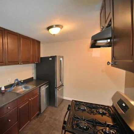 Image 7 - 3315 Huntley Square Drive, Temple Hills, Prince George's County, MD 20748, USA - Condo for sale