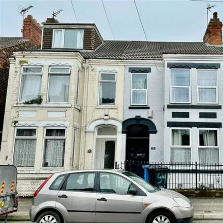 Buy this 5 bed townhouse on Wellesley Avenue in Hull, HU6 7LW