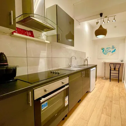 Image 2 - Co-op Food, Kember Street, London, N1 1BF, United Kingdom - Apartment for rent