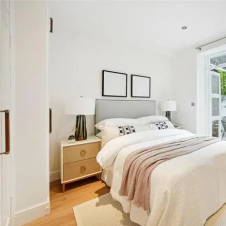 Image 4 - 30 Nevern Place, London, SW5 9NP, United Kingdom - Apartment for sale