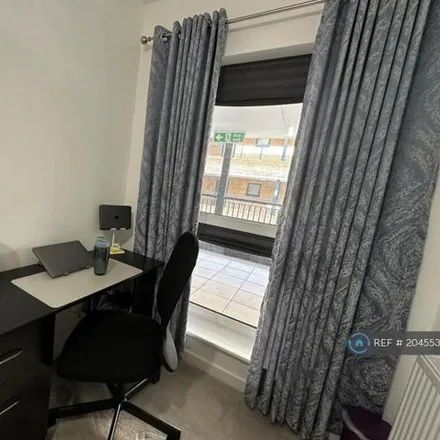 Image 5 - Voile Court, Lace Close, London, SM6 7FN, United Kingdom - Apartment for rent