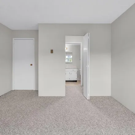 Image 5 - Cypress Street, Nanaimo, BC V9S 0B4, Canada - Apartment for rent