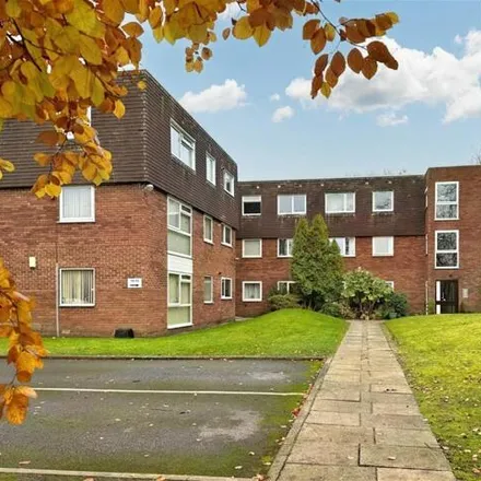 Image 1 - Woodsmoor, Bramhall Lane / outside Ravenswood Court, Bramhall Lane, Heaviley, Bramhall, SK3 8TE, United Kingdom - Apartment for rent