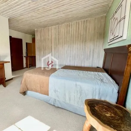 Buy this 3 bed house on Avenida Doutor Januário Miraglia 926 in Vila Abernéssia, Campos do Jordão - SP