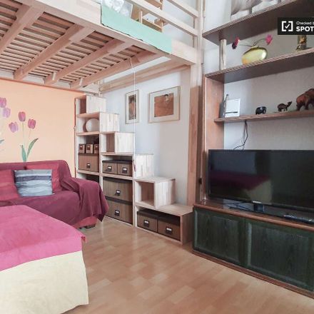 Rent this 2 bed apartment on Schönwalder Str.