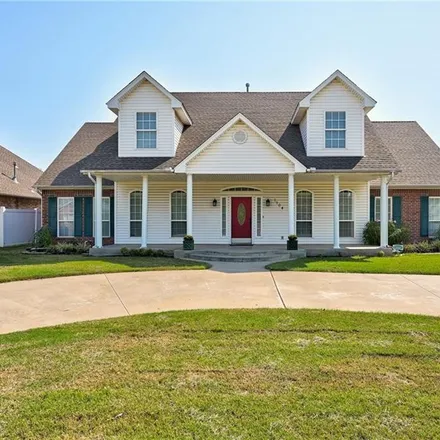Buy this 7 bed house on 1104 South Avery Avenue in Midwest City, OK 73130