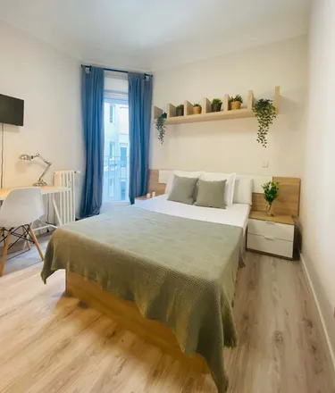 Rent this 5 bed room on Madrid in Allo Pizza, Calle de Galileo