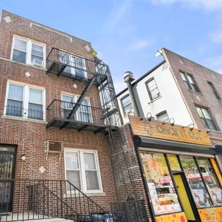 Image 1 - 32-10 35th Street, New York, NY 11106, USA - House for sale