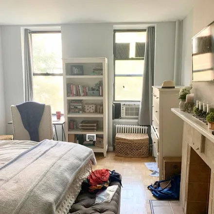 Rent this 2 bed apartment on 318 East 90th Street in New York, NY 10128