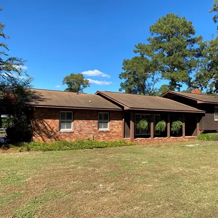 Buy this 3 bed house on 206 Choctaw Drive in Eufaula, AL 36027