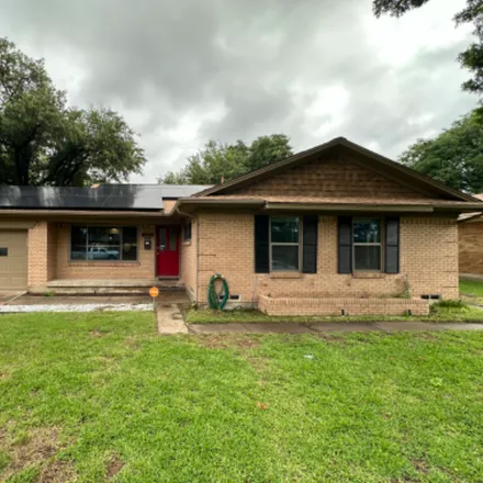 Rent this 3 bed house on 535 summit dr