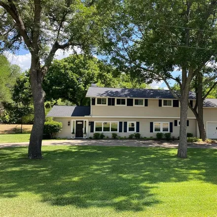 Image 1 - 1009 Country Club Road, Ennis, TX 75119, USA - House for sale