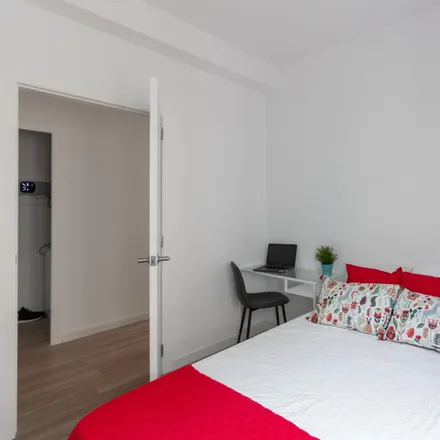Rent this 7 bed room on Carrer de Bonavista in 21, 08012 Barcelona