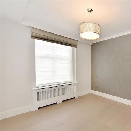 Image 6 - Belgravia House, Halkin Place, London, SW1X 8JH, United Kingdom - Apartment for rent