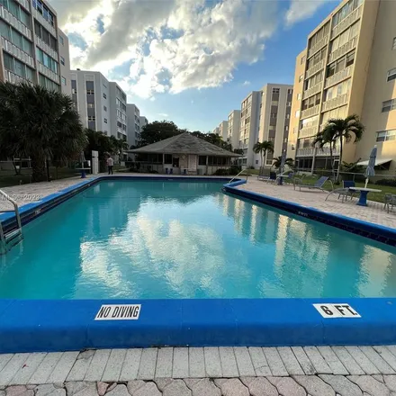 Image 7 - Meadowbrook Towers, 300 Northeast 12th Avenue, Hallandale Beach, FL 33009, USA - Apartment for rent