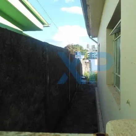 Buy this 3 bed house on Rua Monte Sião in Centro, Divinópolis - MG