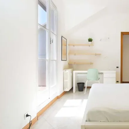 Image 2 - Via Vigevano - Via Corsico, Via Vigevano, 20144 Milan MI, Italy - Room for rent