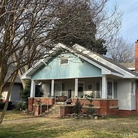 Buy this 3 bed house on 401 West Cedar Street in Durant, OK 74701