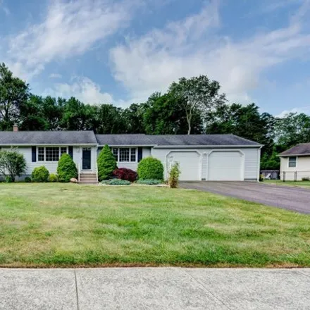 Buy this 3 bed house on 43 Old Kiln Rd in North Haven, Connecticut