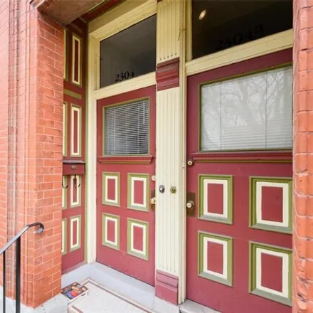Image 3 - 2304 Russell Boulevard, St. Louis, MO 63104, USA - Condo for sale