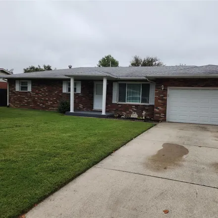 Buy this 3 bed house on 2117 Hamilton Drive in Madison County, IL 62040