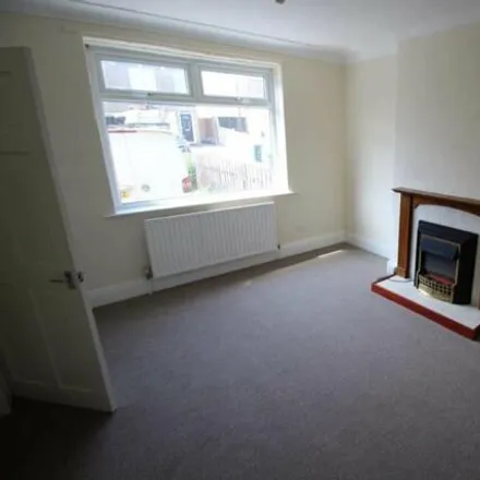 Image 3 - Draughton Grove, Bradford, BD5 9QH, United Kingdom - Townhouse for rent