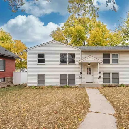 Buy this 2 bed duplex on 1114 North 5th Street in Mankato, MN 56001