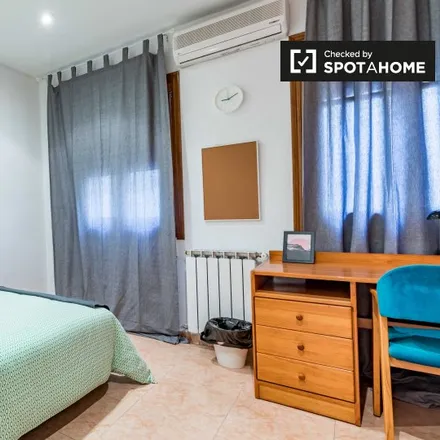 Rent this 5 bed room on Avinguda de Blasco Ibáñez in 80, 46021 Valencia