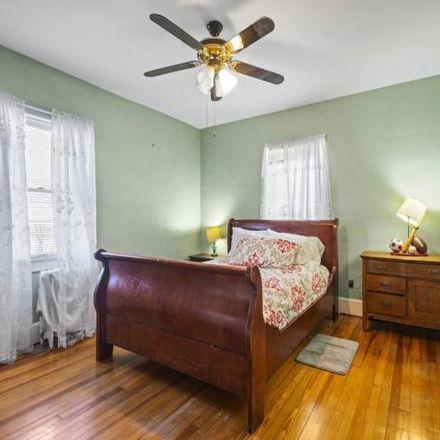 Rent this 3 bed house on 26 Washington Avenue in Elmwood Park, NJ 07407