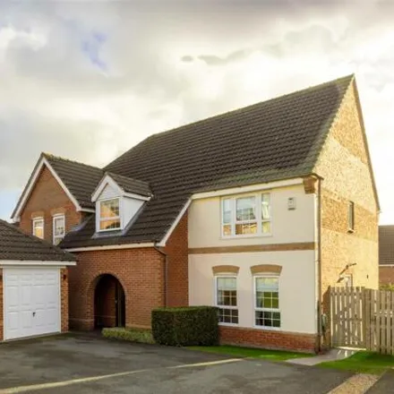 Buy this 5 bed house on Stoneleigh Close in Leeds, LS17 8FH