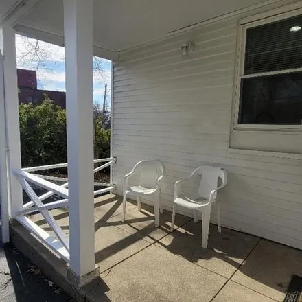 Image 2 - 54 Pettee Street, Newton, MA 02464, USA - Apartment for rent