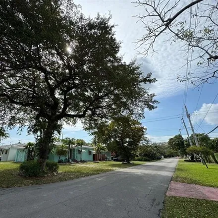 Image 2 - 449 Albatross Street, Miami Springs, FL 33166, USA - House for rent
