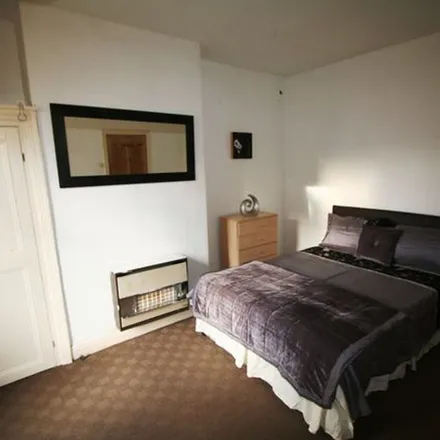 Rent this 2 bed townhouse on St Ann's Avenue in Leeds, LS4 2PD