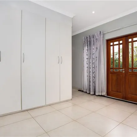 Rent this 3 bed townhouse on Hogshead in Leslie Avenue, Douglasdale