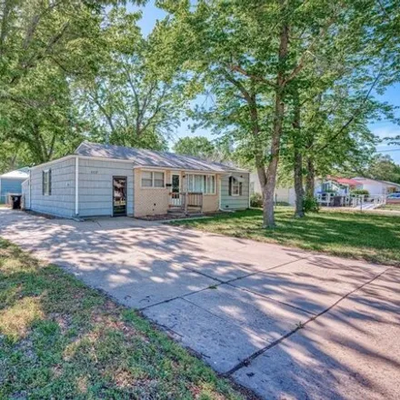Buy this 3 bed house on 1177 Franklin Street in Salina, KS 67401