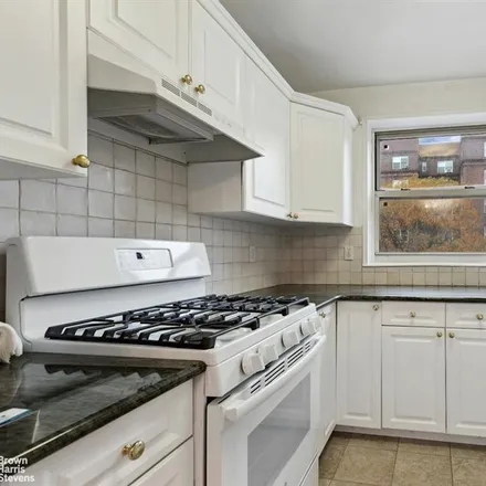 Image 2 - 68-61 YELLOWSTONE BLVD 314 in Forest Hills - Apartment for sale