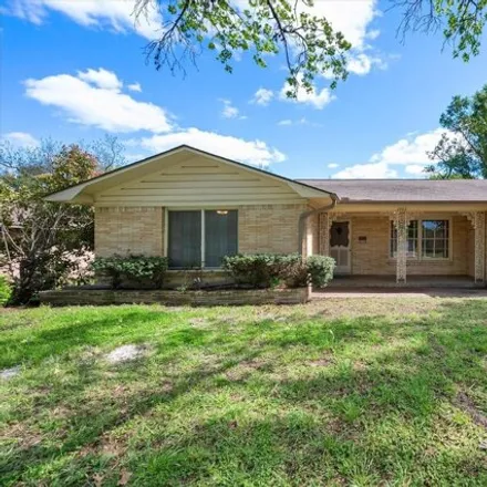 Buy this 3 bed house on 2903 College Cir in Corsicana, Texas