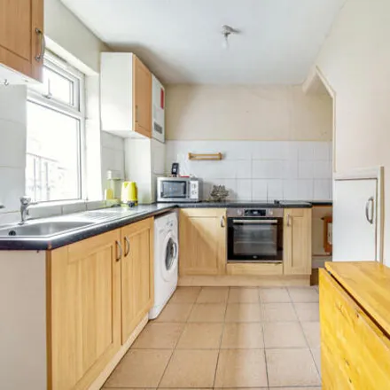 Image 3 - Aviary Place, Leeds, LS12 2NP, United Kingdom - Townhouse for sale