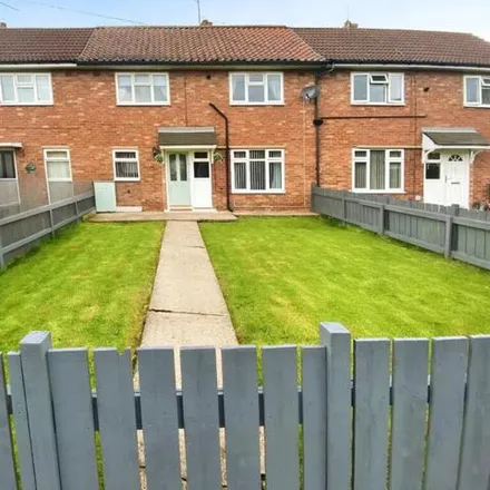 Buy this 2 bed townhouse on Thanet Road in Hull, HU9 4BN