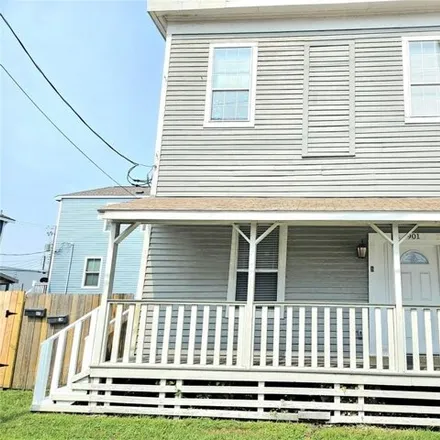 Rent this 2 bed house on 933 28th Street in Galveston, TX 77550