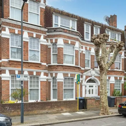 Rent this 2 bed apartment on Rutland Park Mansions in Rutland Park, Willesden Green