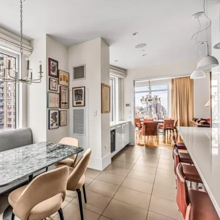 Image 4 - 253 East 74th Street, New York, NY 10021, USA - Condo for sale