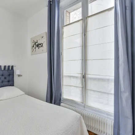 Rent this 2 bed apartment on 2 Impasse Calmels in 75018 Paris, France