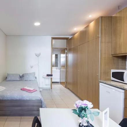Rent this studio apartment on Toquinha da mãe rosa in Rua de Coelho Neto, 4000-215 Porto