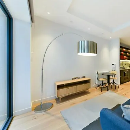 Image 4 - Defoe House, Londres, London, E14 - Loft for sale