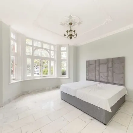 Rent this 3 bed apartment on 6 Frognal in London, NW3 6AH