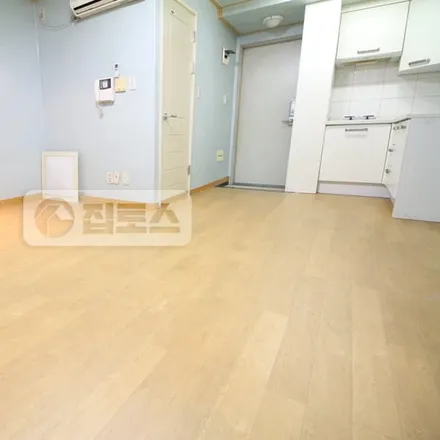 Rent this studio apartment on 서울특별시 강남구 대치동 956-18