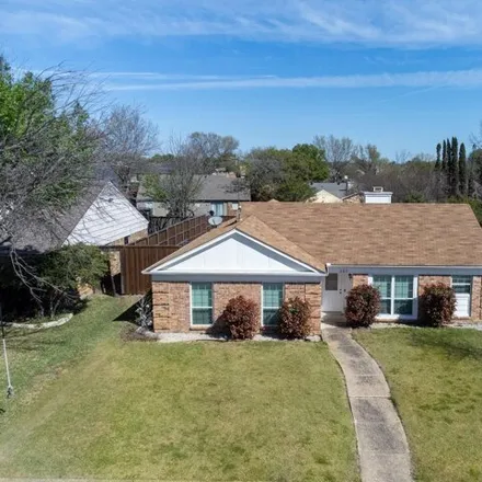 Buy this 3 bed house on 207 Southerland Avenue in Mesquite, TX 75150