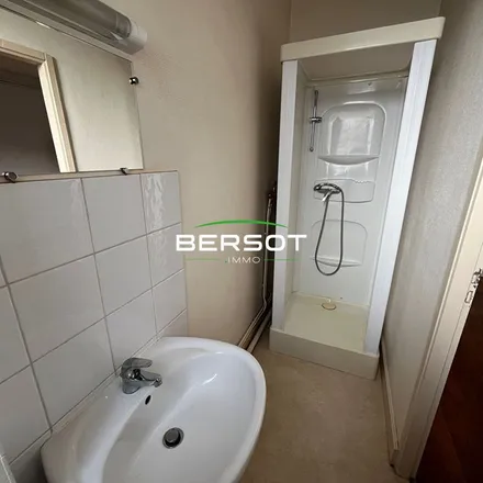 Rent this 3 bed apartment on 9 Avenue Élisée Cusenier in 25000 Besançon, France