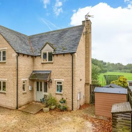 Buy this 3 bed duplex on Ticknell Piece Road in Charlbury, OX7 3TN